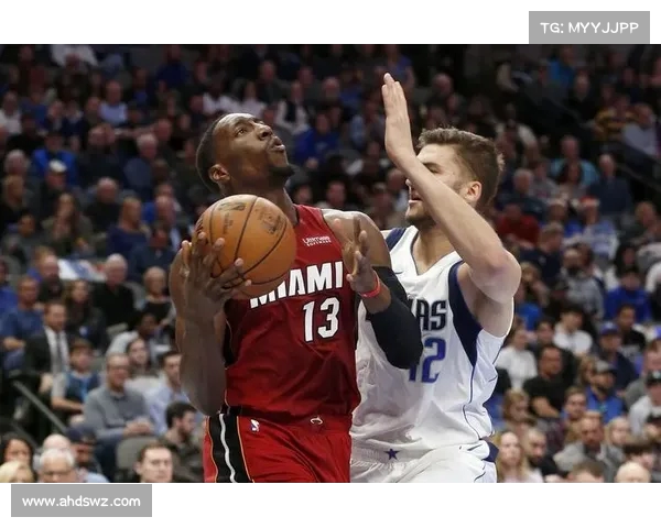 NBA半场快攻战术解析及其在现代比赛中的应用与发展趋势 NBA半场快攻战术解析及其在现代比赛中的应用与发展趋势